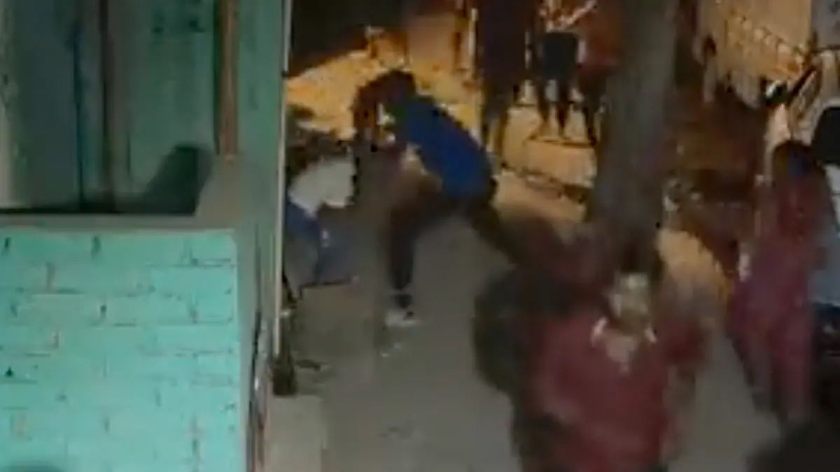 Delhi Man Kills 16YearOld Girlfriend By Stabbing Her Over 20 Times